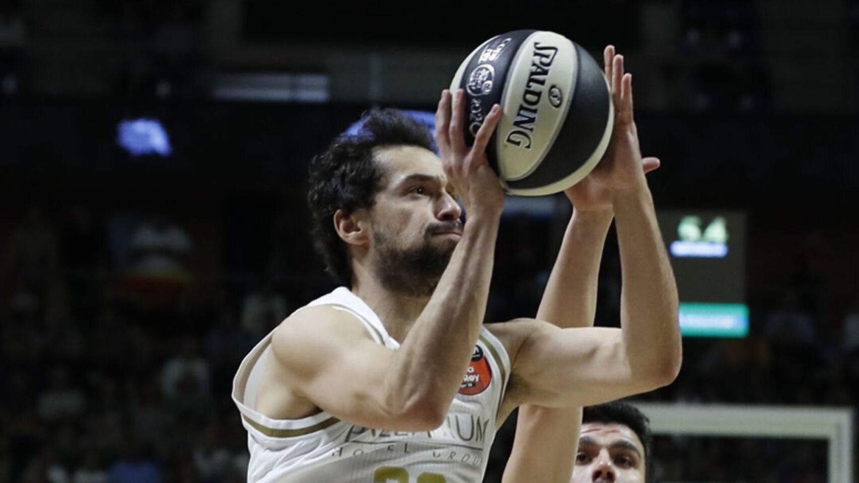 Llull lidera la victoria del Real Madrid sobre el Bilbao Basket (93-83)