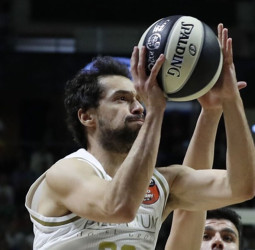 Llull lidera la victoria del Real Madrid sobre el Bilbao Basket (93-83)