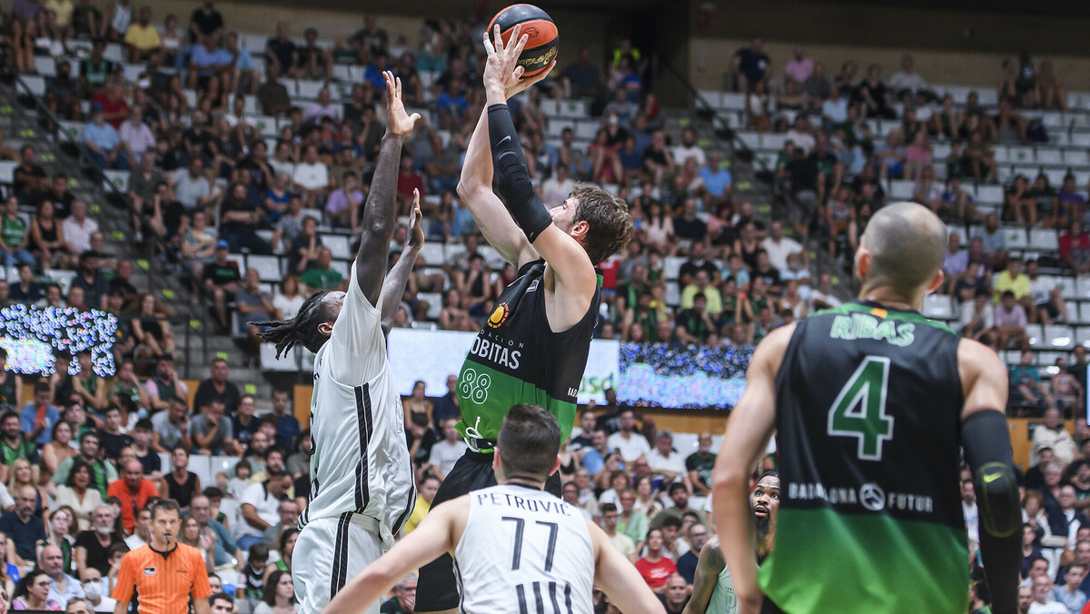 La Penya se luce en el Olímpic ante el Partizan (92-62)
