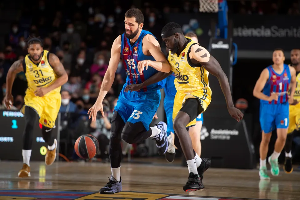 Abrines y Mirotic lideran a un Barça intratable (88-67)