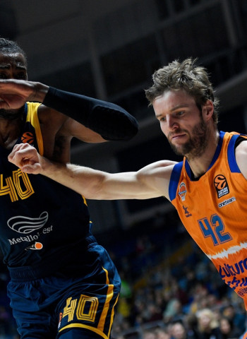 Gran triunfo del Valencia Basket contra la historia y las bajas para seguir creciendo en Europa (75-84)