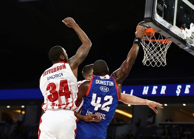 Stimac y McCollum lideran al Anadolu Efes a su primera victoria en casa (73-68)