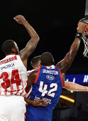 Stimac y McCollum lideran al Anadolu Efes a su primera victoria en casa (73-68)