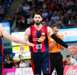KIROLBET Baskonia asesta el primer golpe a Unicaja (87-70)