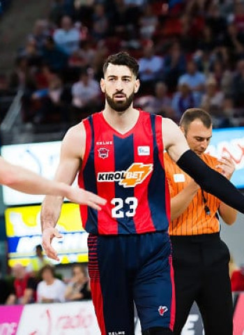 KIROLBET Baskonia asesta el primer golpe a Unicaja (87-70)