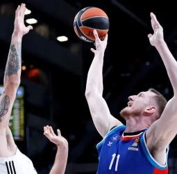 Ya ni en casa es fiable el Real Madrid, 64-74