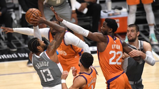 Los Suns se colocan a una victoria de la final de la NBA (80-84) [3-1]