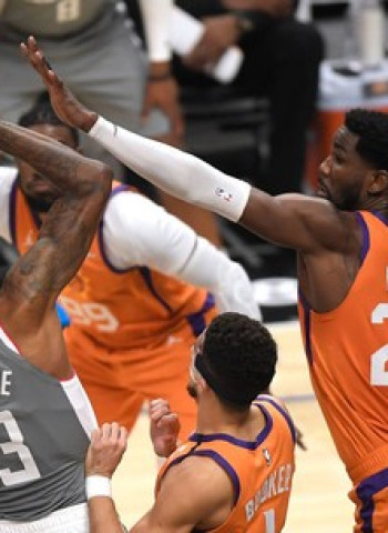 Los Suns se colocan a una victoria de la final de la NBA (80-84) [3-1]