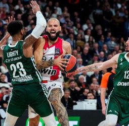Olympiacos se deja sorprender de nuevo, 81-70