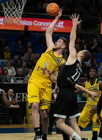 Iberostar Tenerife se pasea ante el Riga (92-59)