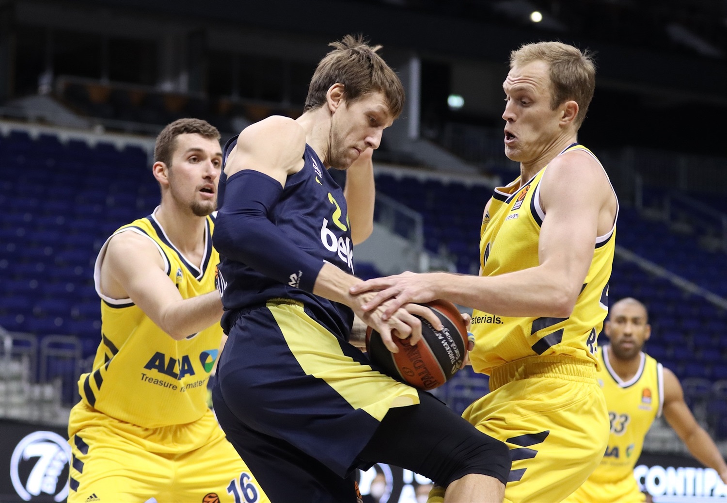 El balance defensivo del ALBA Berlín supera al Fenerbahce (89-63)