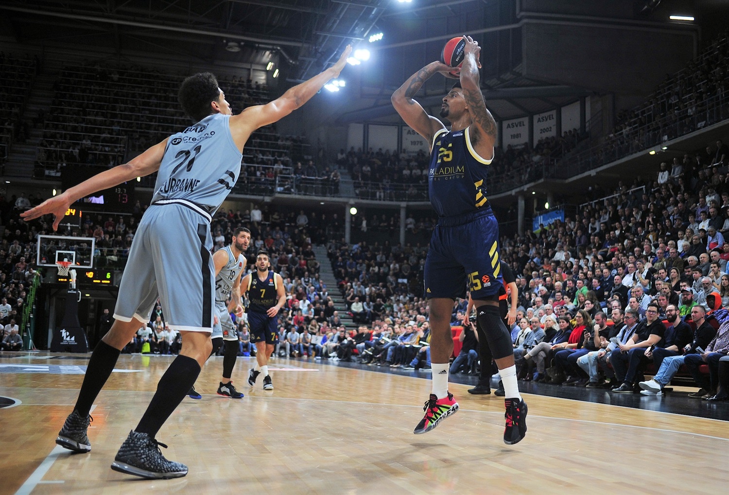 Jordan Mickey se vuelve al Khimki Moscú