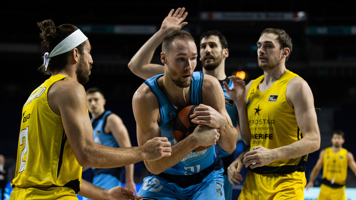 Contundente victoria del Iberostar Tenerife ante el Movistar Estudiantes (64-90)
