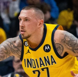 Los Clippers quieren hacerse con Daniel Theis