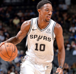 Los Sacramento Kings se interesan en DeMar DeRozan