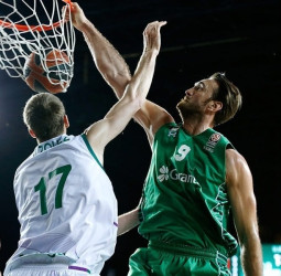 Semih Erden intenta volver a la NBA