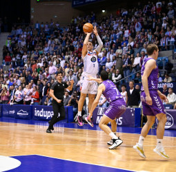 Monbus Obradoiro se lleva la primera batalla de lo que será un guerra durísima contra Súper Agropal Palencia (77-76)