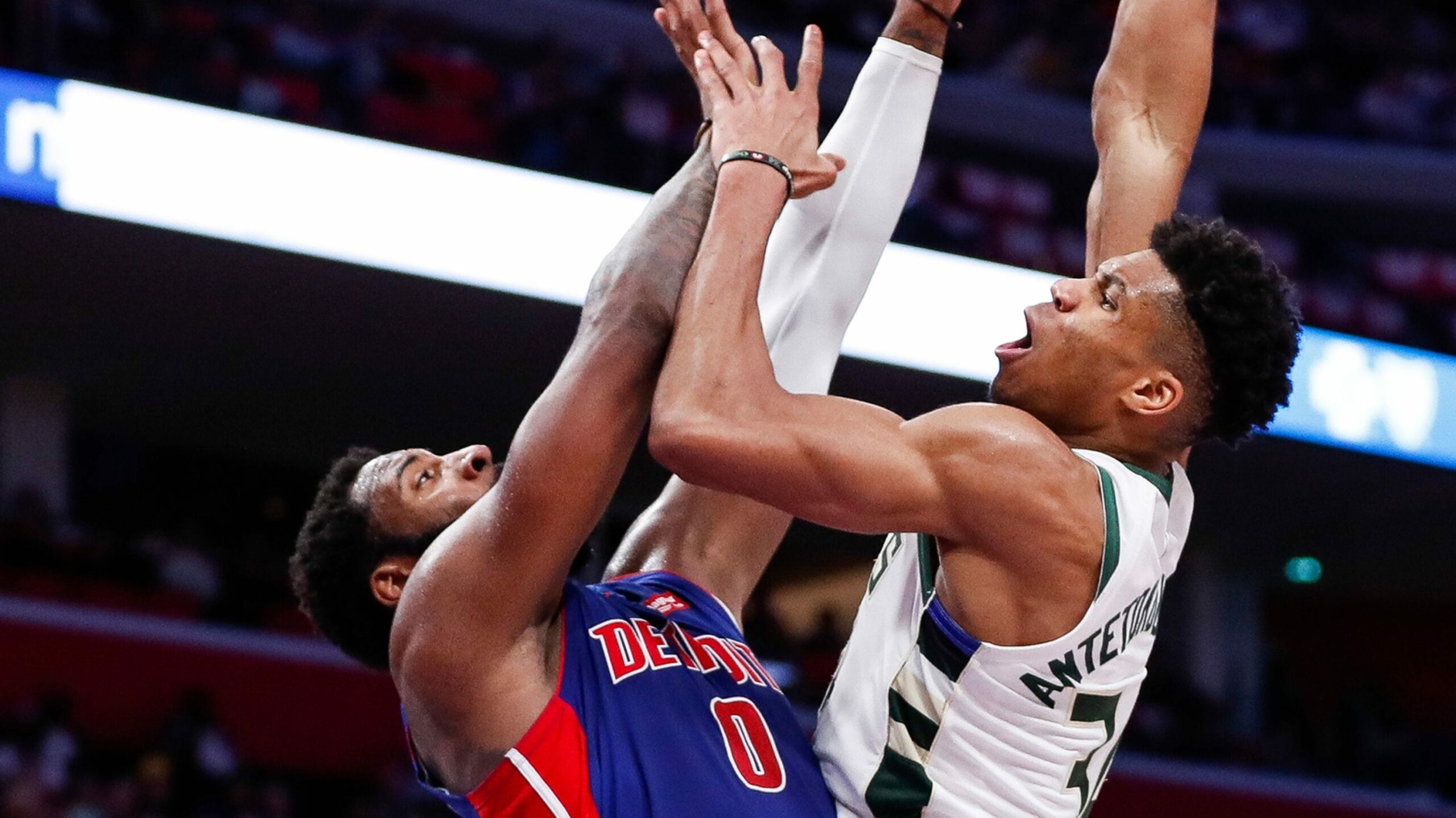 Los Bucks barren sin contemplaciones a los Pistons (127-104) [4-0]