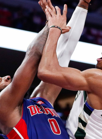 Los Bucks barren sin contemplaciones a los Pistons (127-104) [4-0]