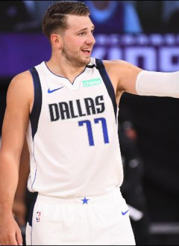 Luka Doncic realiza un triple-doble histórico