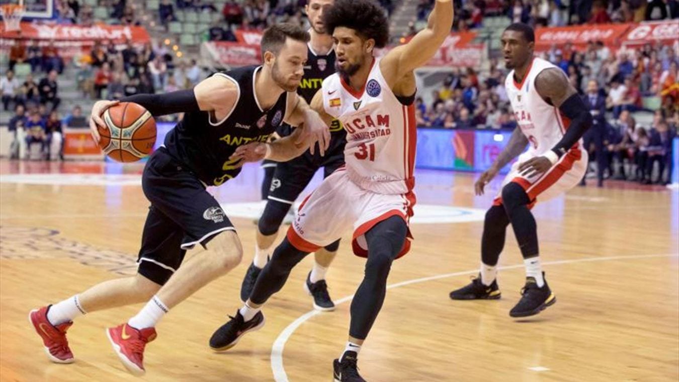 El UCAM gana por uno pero cae eliminado ante el Antwerp belga (78-77)