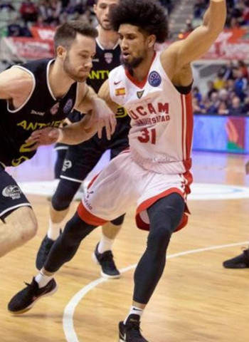 El UCAM gana por uno pero cae eliminado ante el Antwerp belga (78-77)