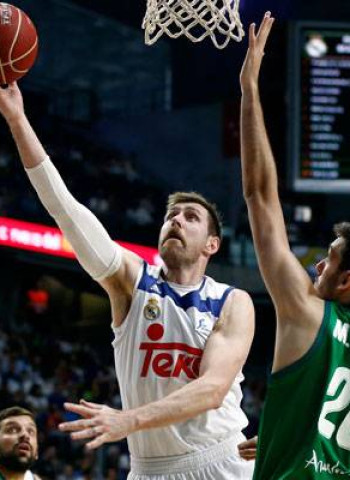 Nocioni y Carroll lideran al Real Madrid ante el Betis (87-76)