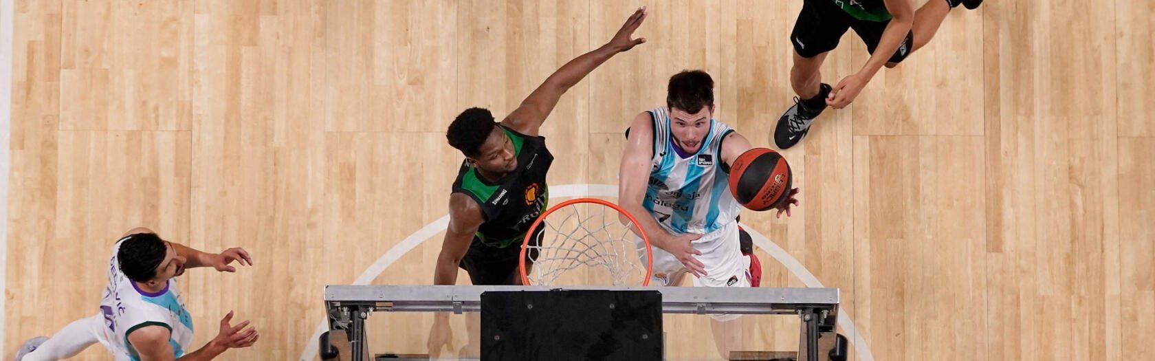 Duelo clásico frente al Joventut en el Carpena