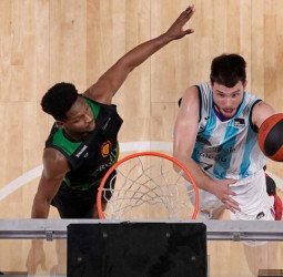 Duelo clásico frente al Joventut en el Carpena