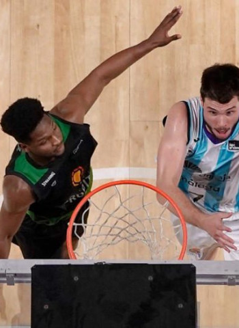 Duelo clásico frente al Joventut en el Carpena