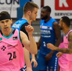 El Barça acaricia la perfección en San Sebastián (68-110)
