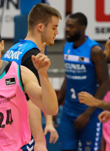 El Barça acaricia la perfección en San Sebastián (68-110)
