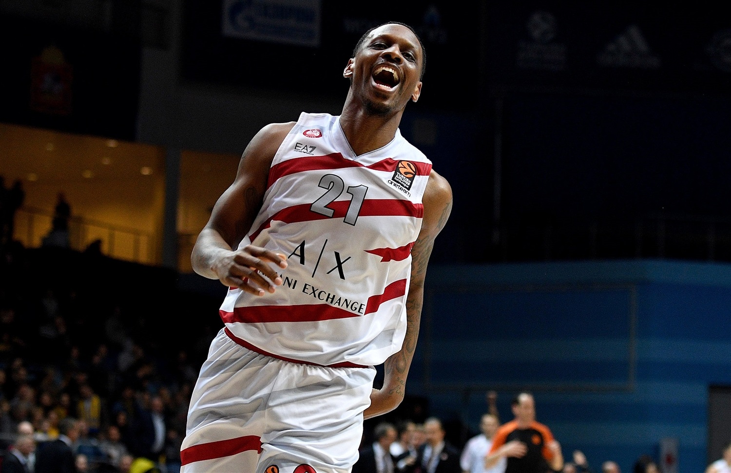James Nunnally oficializa su marcha del Armani Milán y ficha por los Shanghai Sharks
