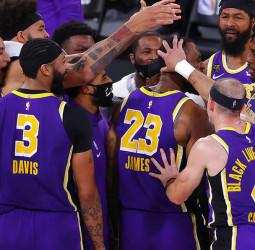 LeBron James lleva en volandas a los Lakers (107-117) [4-1]