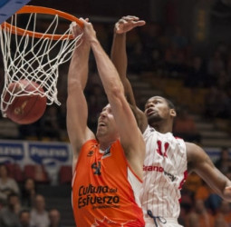 Real Madrid y Barcelona se pelearán por Justin Hamilton