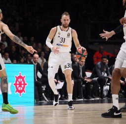 El Real Madrid se agarra a sus posibilidades, 67-80