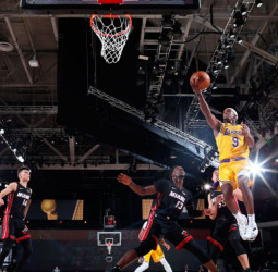 Los Lakers reaccionan (102-96) y se colocan a un victoria de la gloria [3-1]