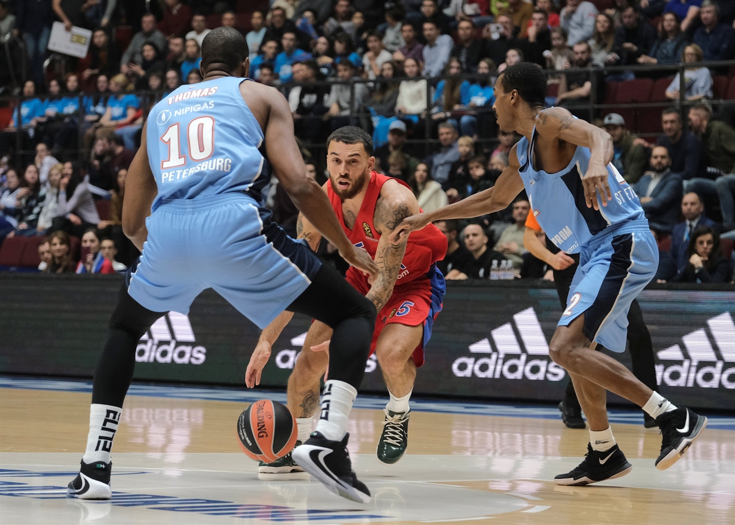 El CSKA Moscú supera finalmente al Zenit (87-70)