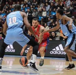 El CSKA Moscú supera finalmente al Zenit (87-70)