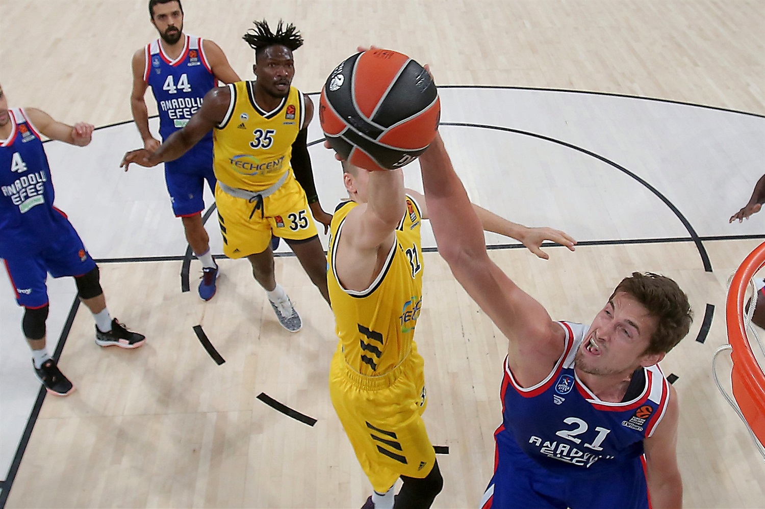 El Anadolu Efes supera a ALBA en la prórroga (106-105)