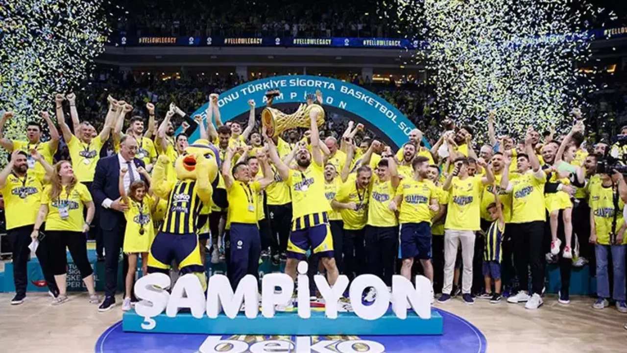El Fenerbahce gana en la prórroga y se lleva la liga turca, 80-72 [3-1]