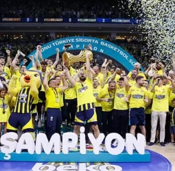 El Fenerbahce gana en la prórroga y se lleva la liga turca, 80-72 [3-1]