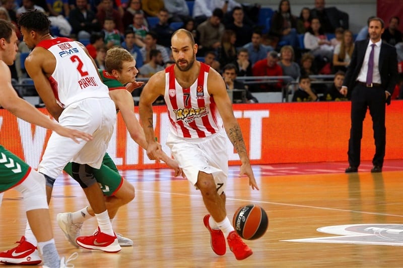 El mejor final de Olympiacos sentencia al Baskonia (90-95)