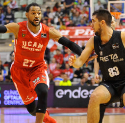 El RETAbet Bilbao Basket gana sufriendo a UCAM Murcia (56-57)