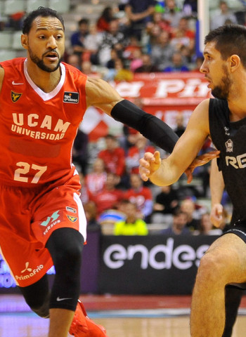El RETAbet Bilbao Basket gana sufriendo a UCAM Murcia (56-57)