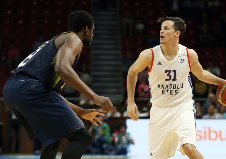 El Anadolu Efes empata la final turca (1-1)