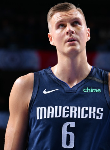 Los Dallas Mavericks no contemplan el traspasar a Kristaps Porzingis