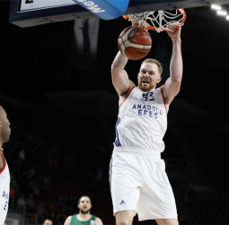 Alex Kirk, en negociaciones avanzadas con el Iberostar Tenerife