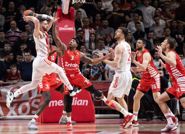 El Estrella Roja vence al Olympiacos para echar salsa pimienta al liderato, 87-79