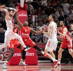 El Estrella Roja vence al Olympiacos para echar salsa pimienta al liderato, 87-79